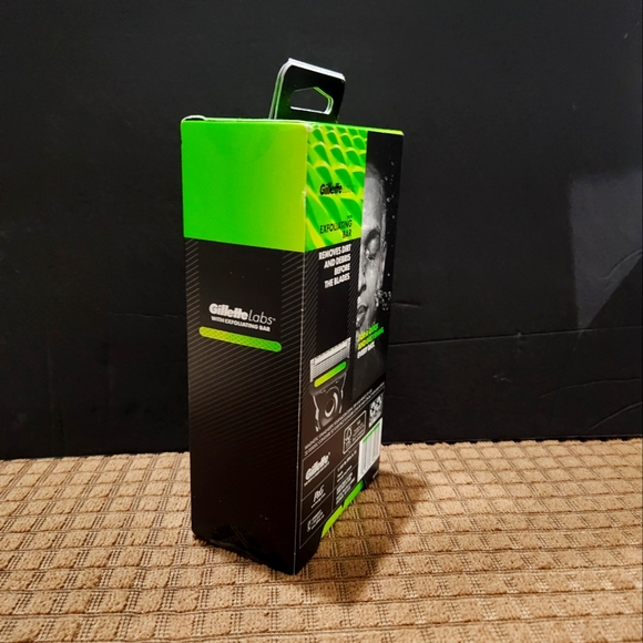 Gillette Lab Shaver Set with Exfoliating Bar - Picture 2 of 4